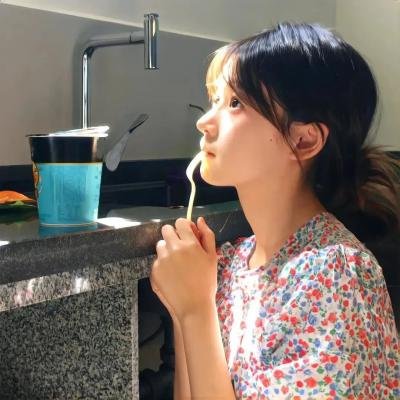 偷偷接吻